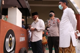 Masjid Raya Bantaeng Sedia Kopi Gratis dan Snack Bagi Jemaah Subuh