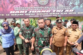 Wujudkan Indonesia Bersih dan Sehat, Pj. Bupati Bantaeng Dampingi KSAD Lakukan Penanaman Pohon