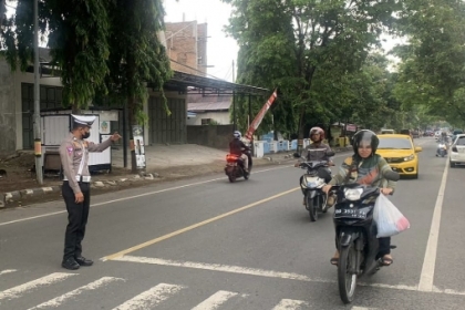 Polisi Atur Lalu Lintas Awal Aktivitas Warga Bantaeng
