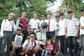 Berbareng Bupati Ilham Azikin, Ratusan Pecinta Kendaraan Klasik Ramaikan Pawai Bantaeng Berkibar