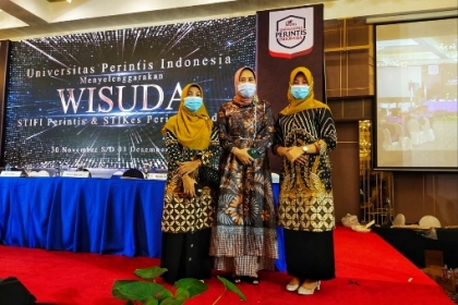 Universitas Perintis Indonesia Padang Wisuda 127 siswa 