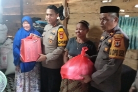 Terima Bantuan Kapolres Bantaeng,  Jumriani: Saya Sangat Bersyukur  Mendapatkan Bantuan yang Diberikan